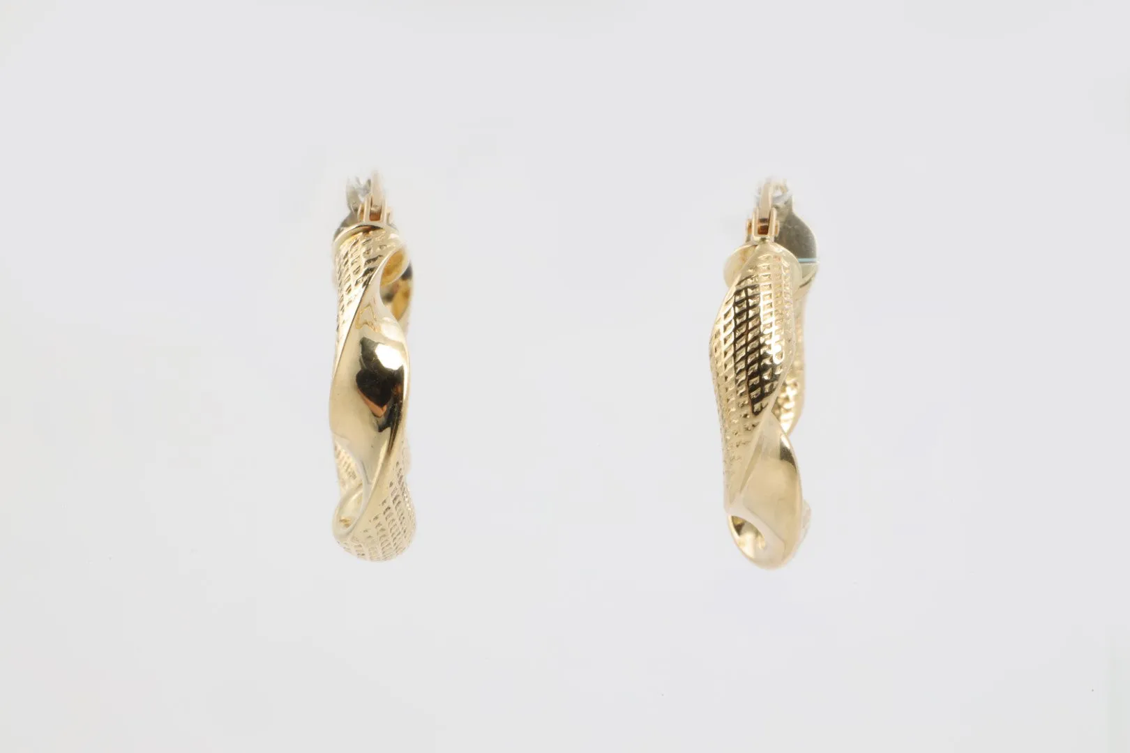14k Yellow Gold Twisted Hoop Earrings (1.72g.)