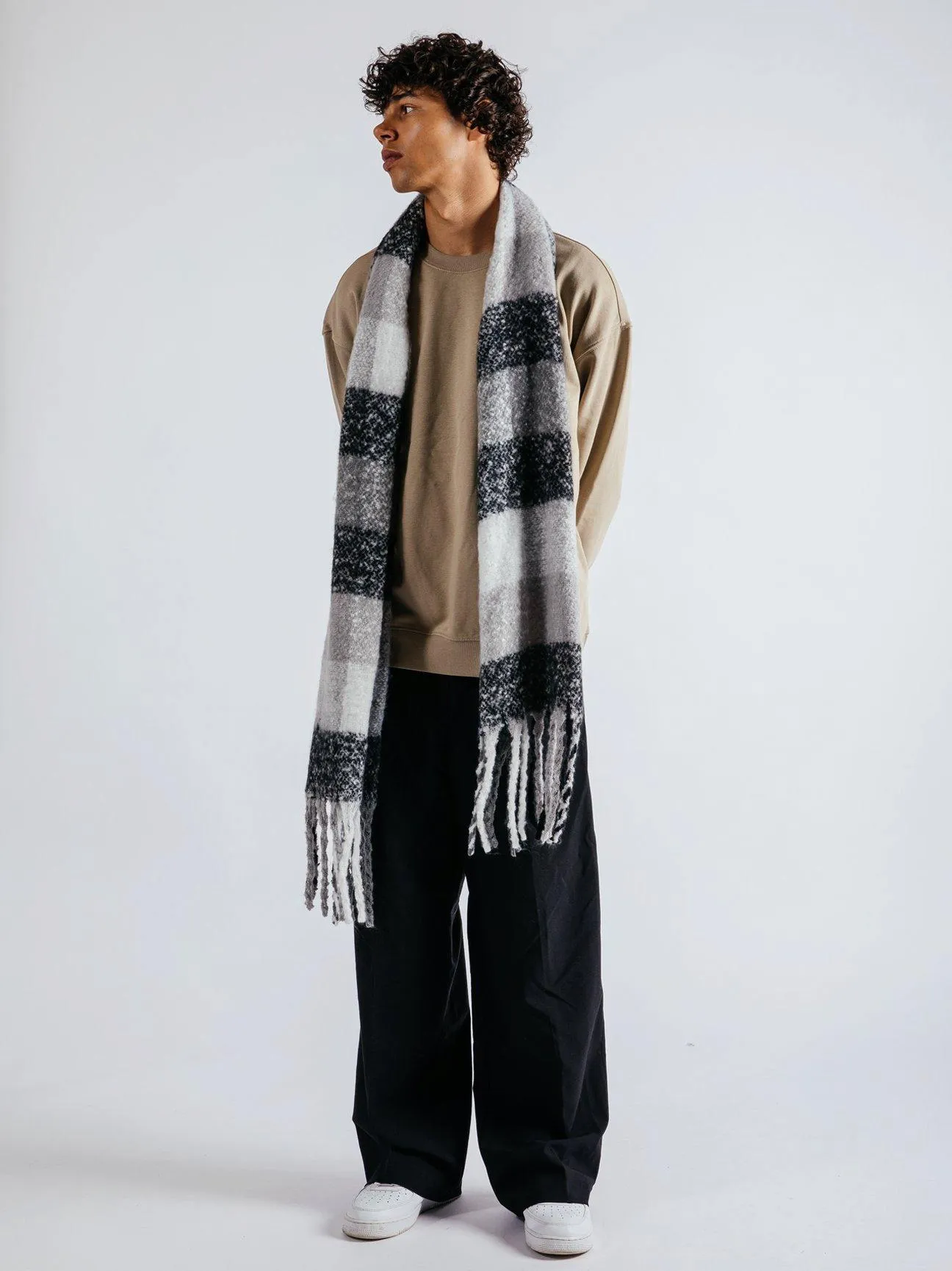 Gloves & Scarves | Black and White Check Blanket Scarf with Tassels | SVNX