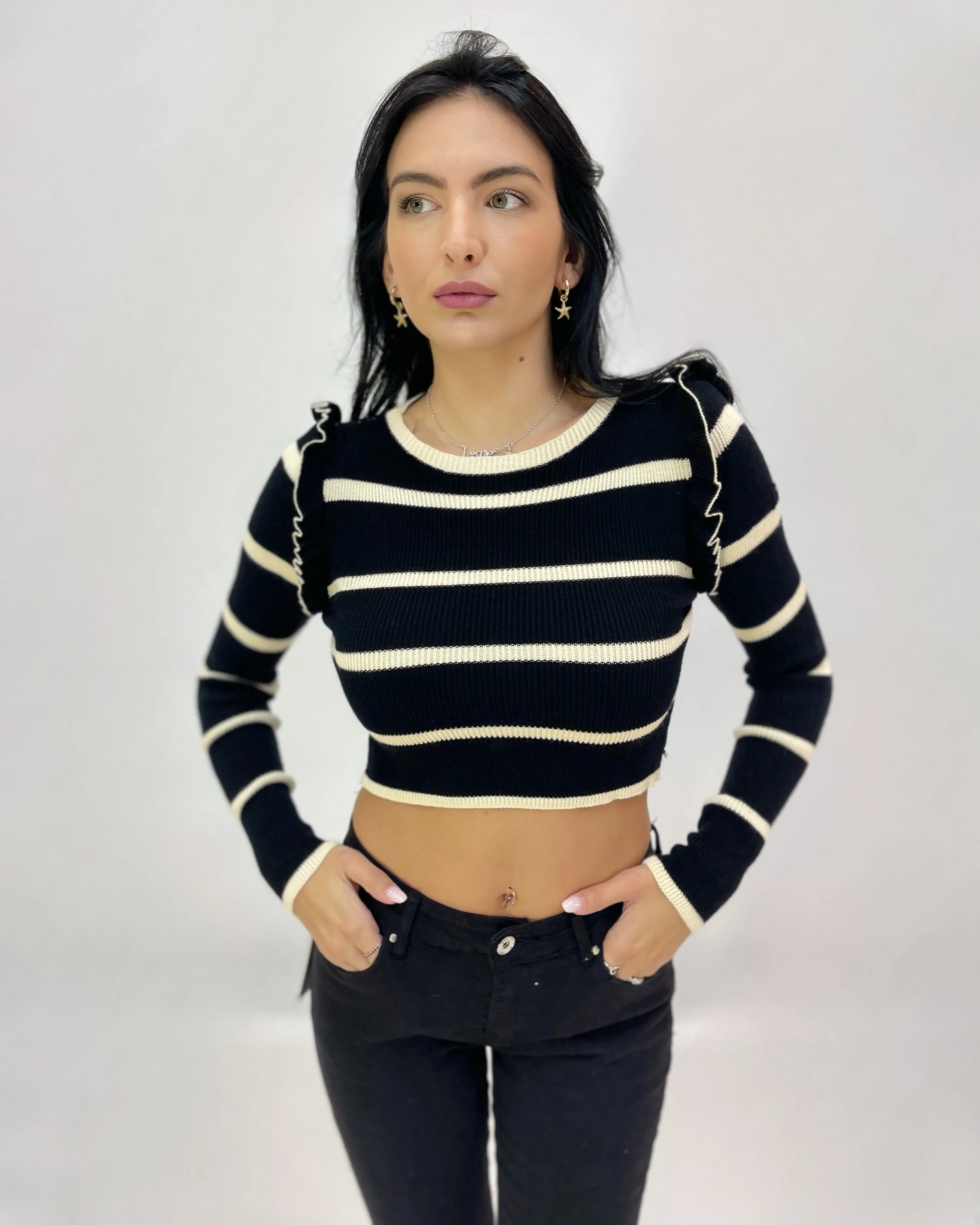 Maglia a righe con dettaglio volant