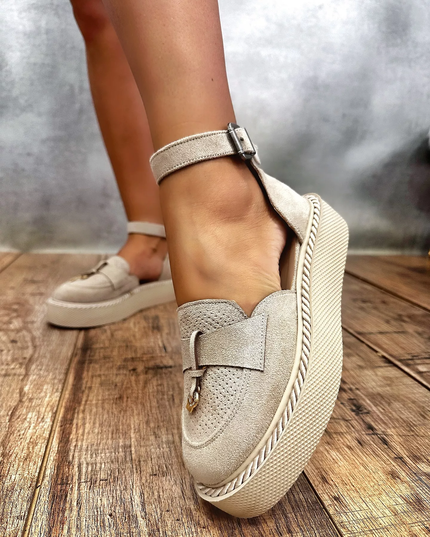 Women sandals E404 - BEIGE